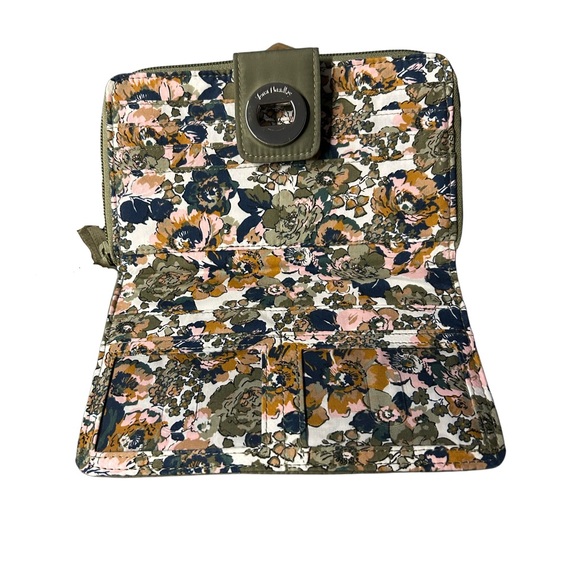 Quilted Olive Green Women's Wallet - Picture 2 of 2